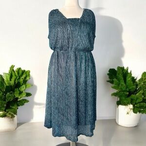 NWT!Emerald Shimmery Elegant Sleeveless Lined Dress
Size 22-24 or 3X